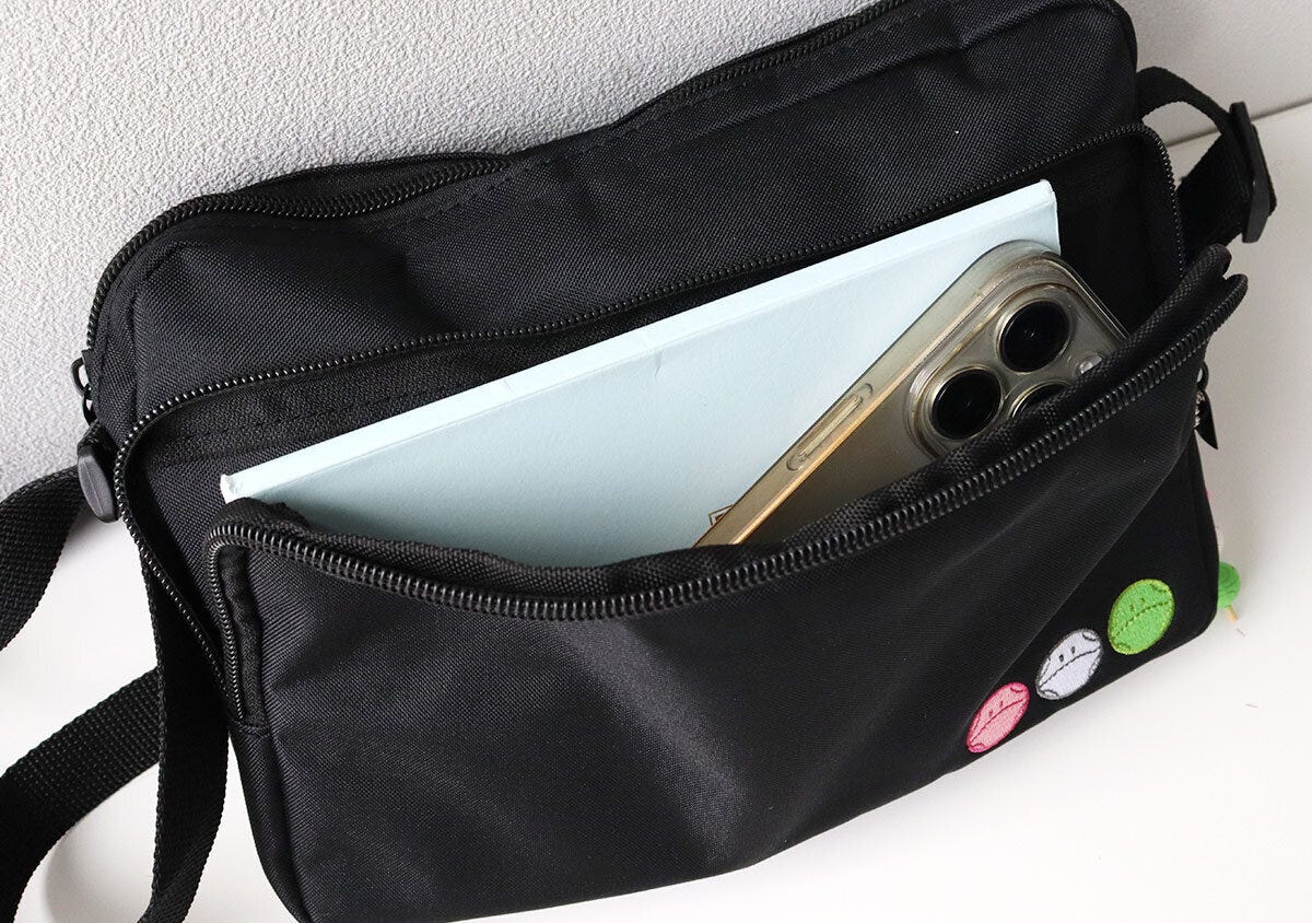 宝島社ムック付録の機動戦士ガンダム春ハロの三色ハロショルダーバッグ＆チャームBOOK4