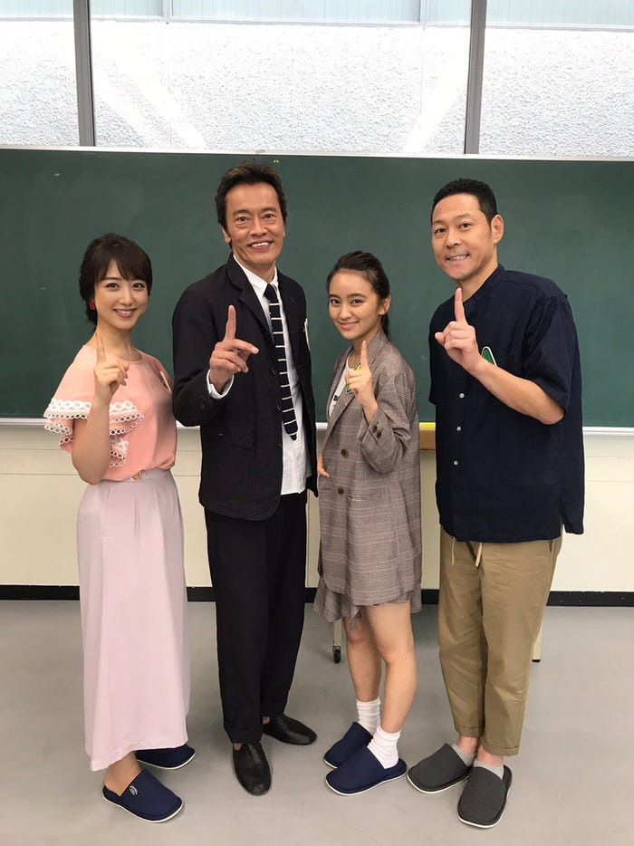 (左から)川田裕美アナウンサー、遠藤憲一、岡田結実、東野幸治(画像提供:日本テレビ)