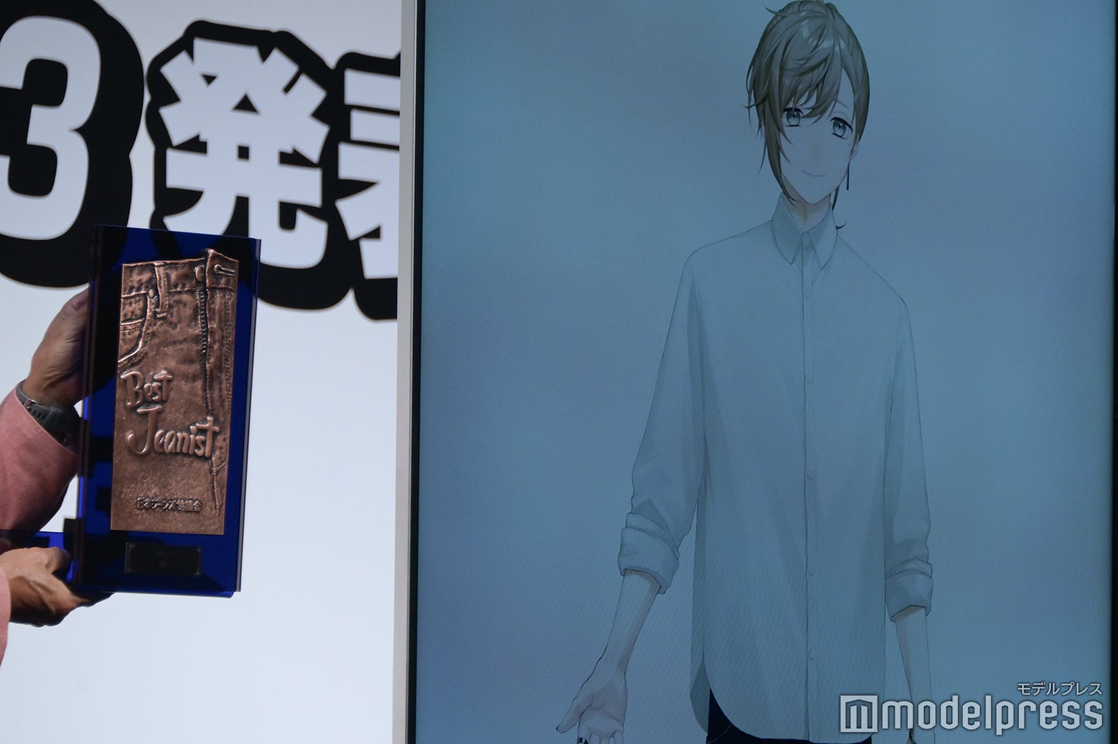 モニターで登壇した叶（C）モデルプレス