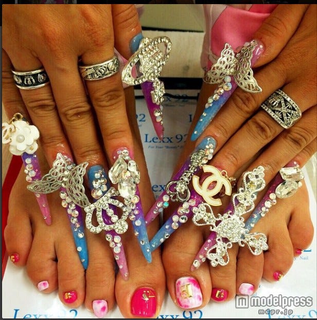 話題の黒ギャル 最新ド派手カラフルヘア ネイルを披露 やりたいこと詰め込んだ モデルプレス 話題の黒ギャル 最新ド派手カラフルヘア ネイルを披露 やりたいこと詰め込んだ モデルプレス