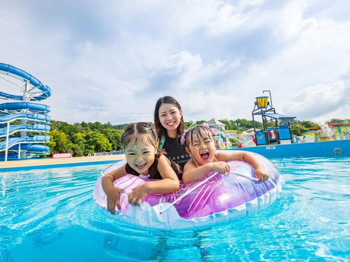 水深約1ｍの「トロピカルプール」。親子でちょっと深めのプールに挑戦！