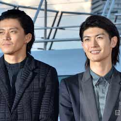 小栗旬(左)と三浦春馬(右)