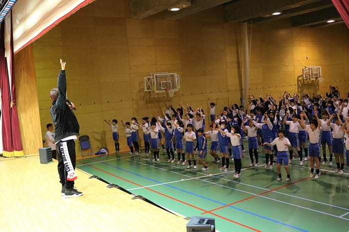 授業の模様 (画像提供:所属事務所)