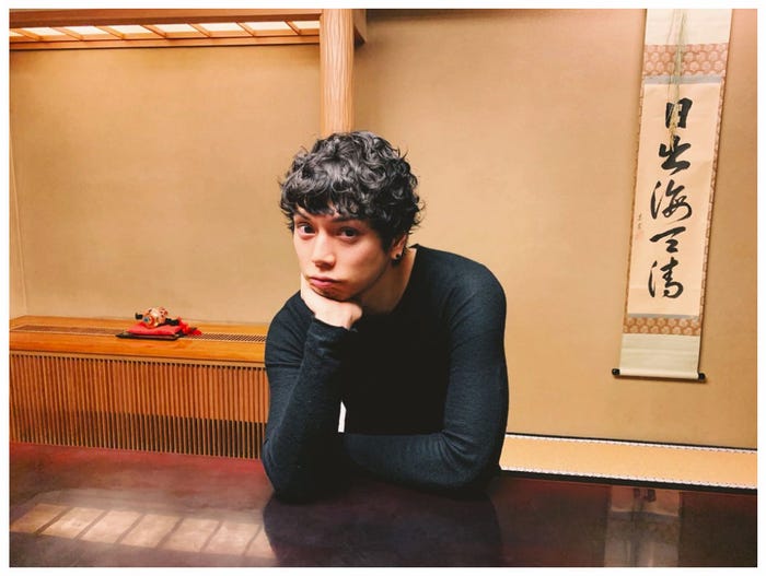 すねる水嶋ヒロ/水嶋ヒロオフィシャルブログ(Ameba)より