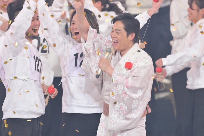 「第76回NHK紅白歌合戦」三山ひろし(C)NHK