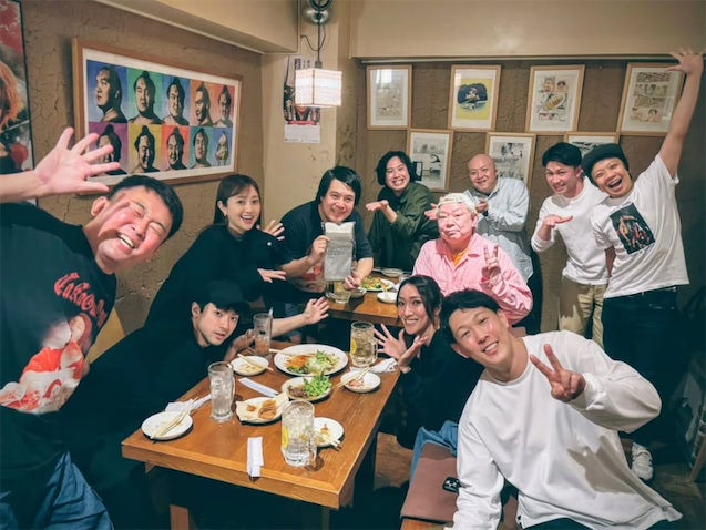 鈴木おさむ、タカ50歳の誕生日会で豪華メンバーが集結「ここからのタカトシが楽しみ」