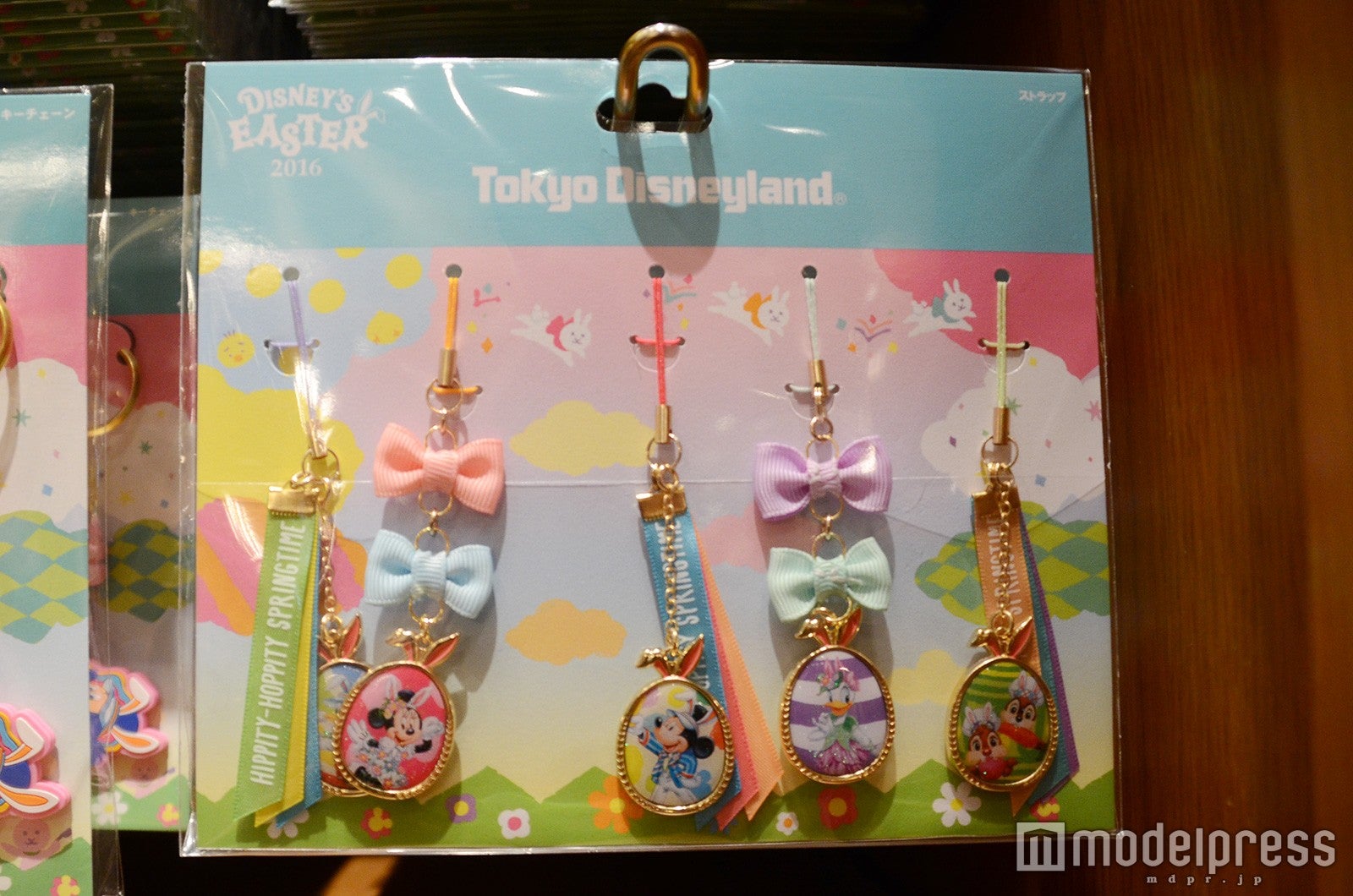 ストラップ￥2,700（C）モデルプレス