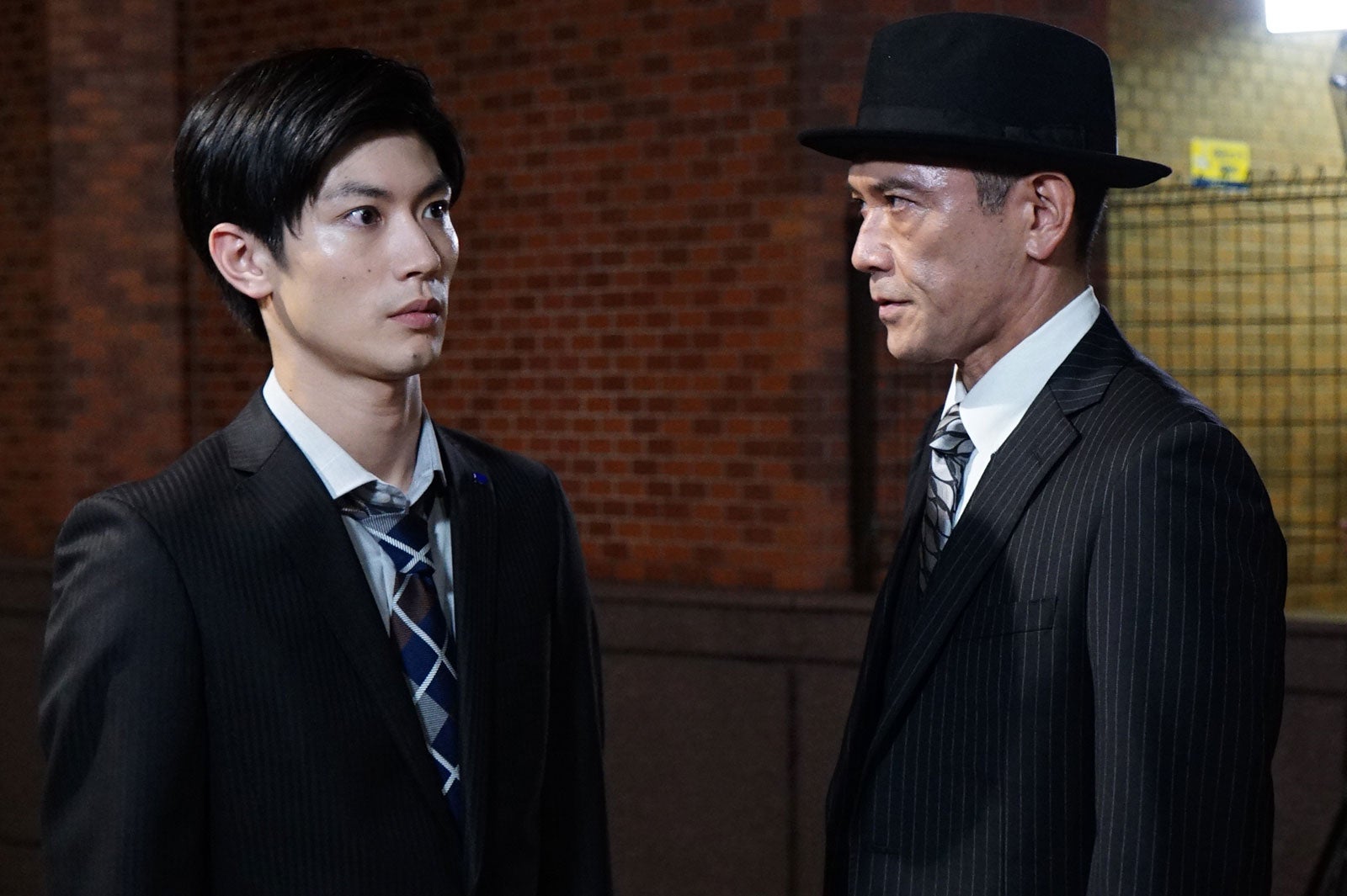 三浦春馬、杉本哲太／「オトナ高校」第1話より（C）テレビ朝日