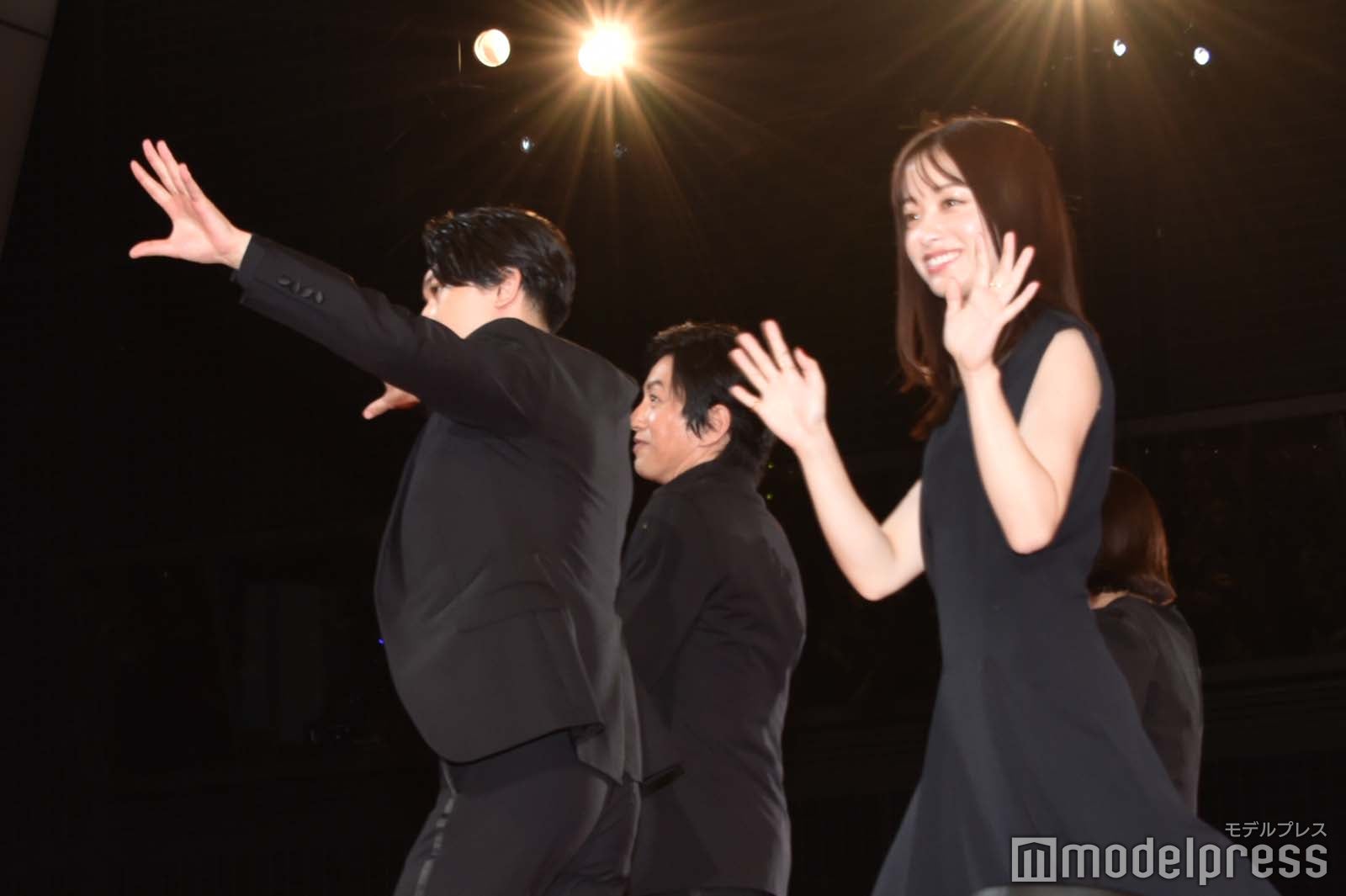 退場時まで笑顔の吉沢亮、橋本環奈ら（C）モデルプレス