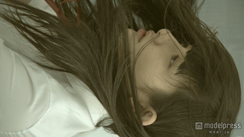 早見あかり／新CM「落ちる快感」篇より