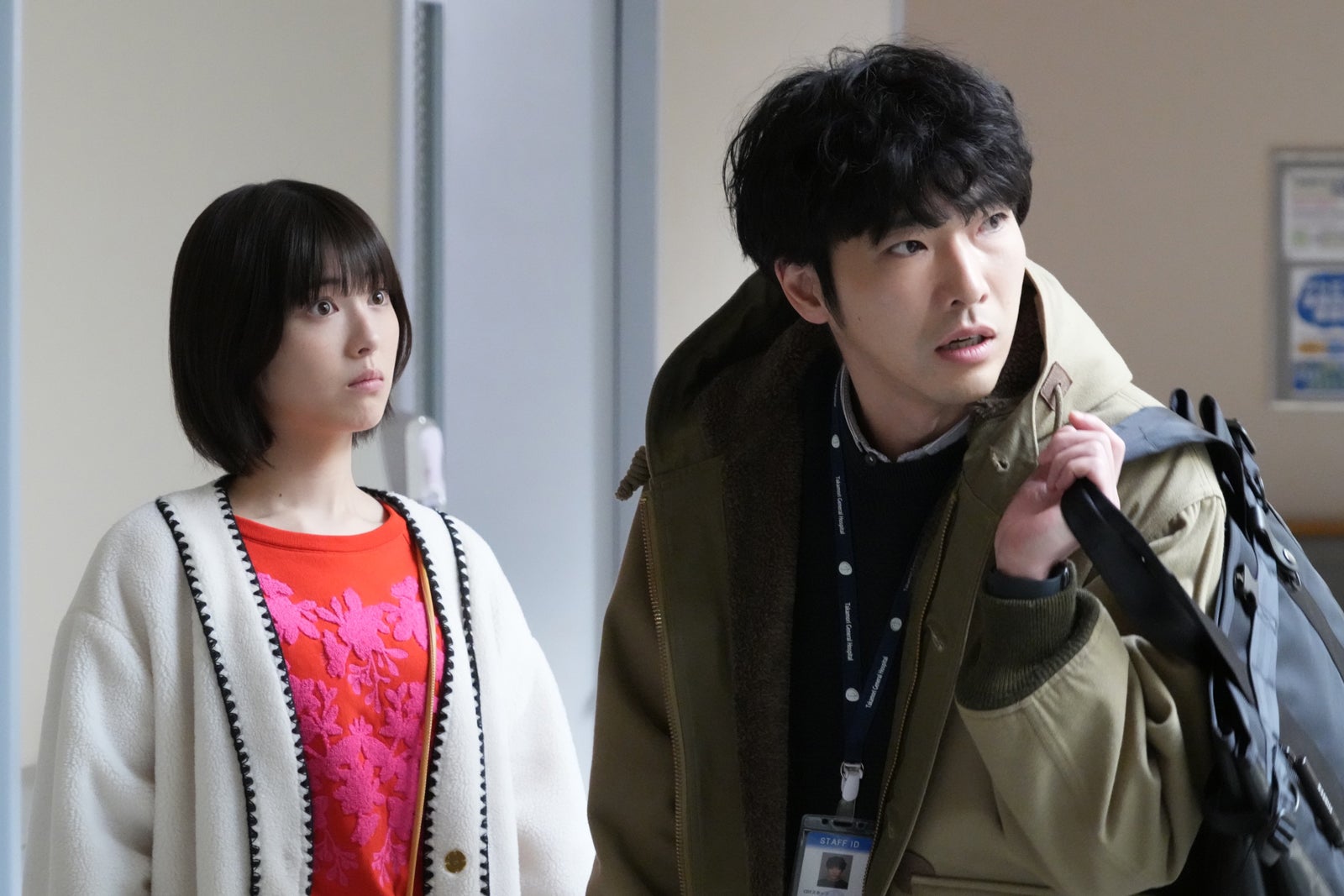 浜辺美波、柄本佑／「ドクターホワイト」第7話より（C）カンテレ