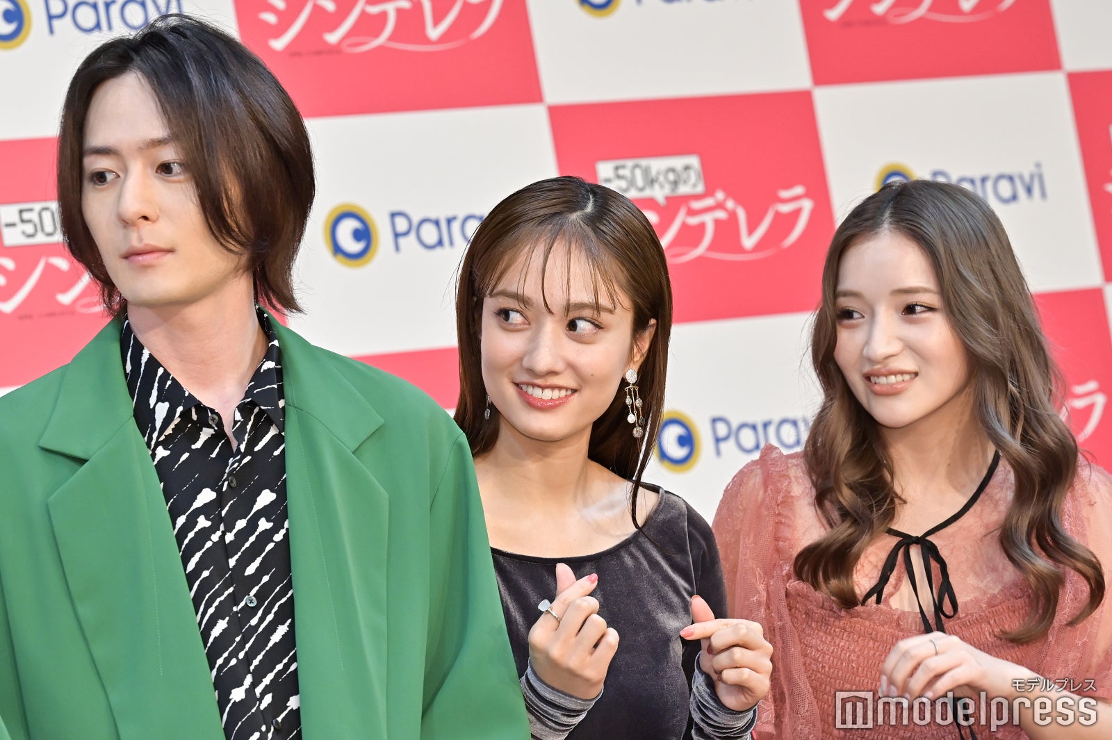 （左から）犬飼貴丈、谷まりあ、南りほ （C）モデルプレス
