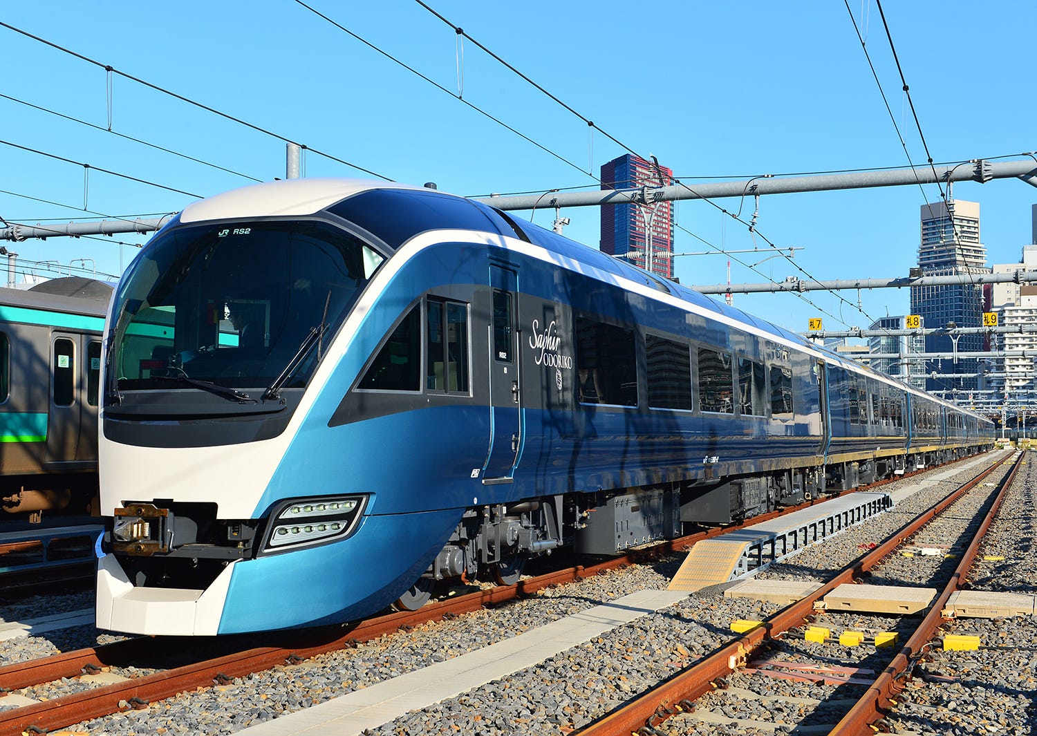 「サフィール踊り子」伊豆の新観光特急公開、星付き店監修ヌードル&初のプレミアムグリーン車