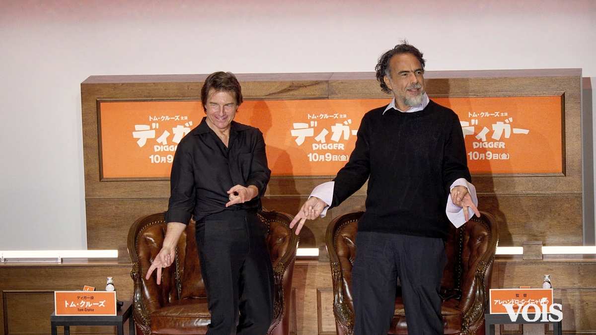 トム・クルーズ、26回目の来日でノリノリでギャルピース 『DIGGER』主人公の姿に「とても楽しかった」