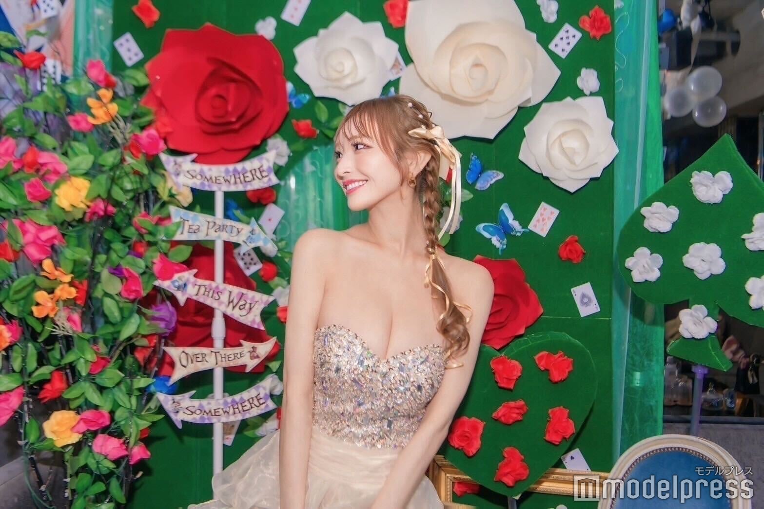 可愛らしいヘアメイクの楓（C）モデルプレス