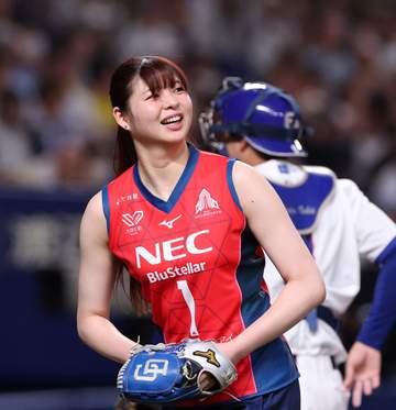 バレー女子 山田二千華が始球式 184センチの長身から堂々ノーバンのストライク投球 場内どよめき、SNS「お見事！」