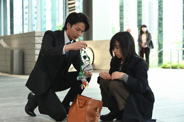 中村倫也、森七菜/「この恋あたためますか」第4話より(C)TBS