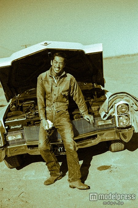 AKIRA初のソロ写真集「AKIRA LA」より