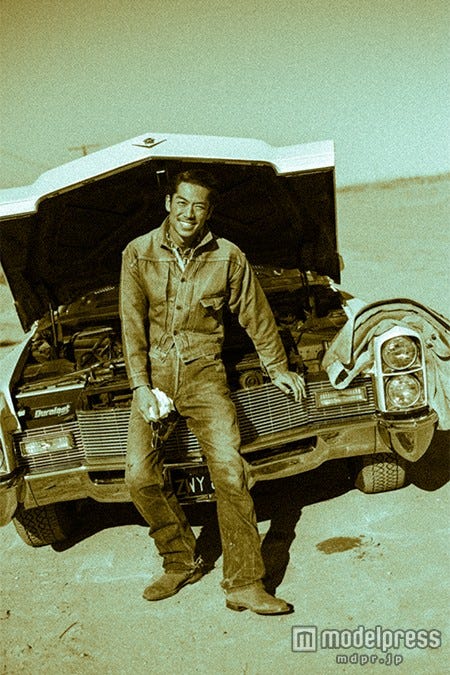 AKIRA初のソロ写真集「AKIRA LA」より