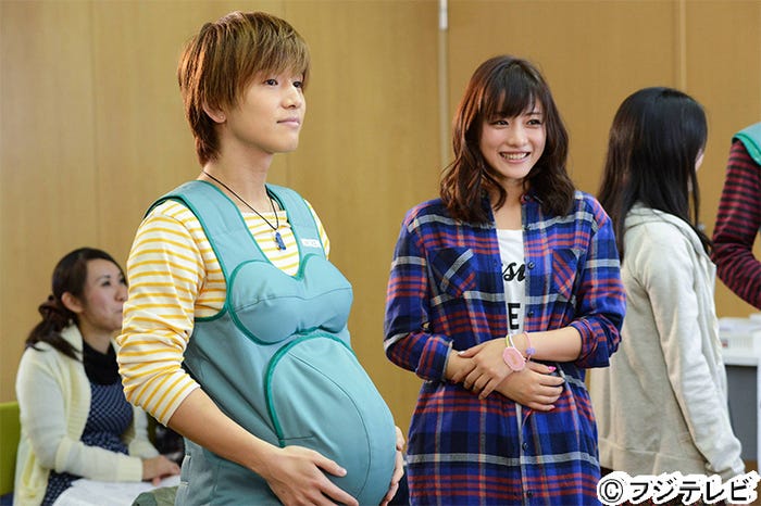 (左より)岩田剛典、石原さとみ/「ディア・シスター」第6話より