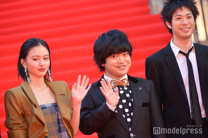 山本舞香、加藤諒、渡辺大知(C)モデルプレス