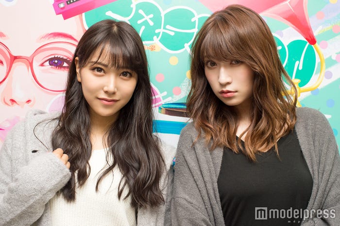 大人っぽいメイクにも注目!/白間美瑠&吉田朱里 (C)モデルプレス