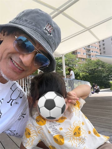 元サッカー日本代表・本並健治、愛娘と水族館デートへ「久しぶりの二人でお出かけ!!」