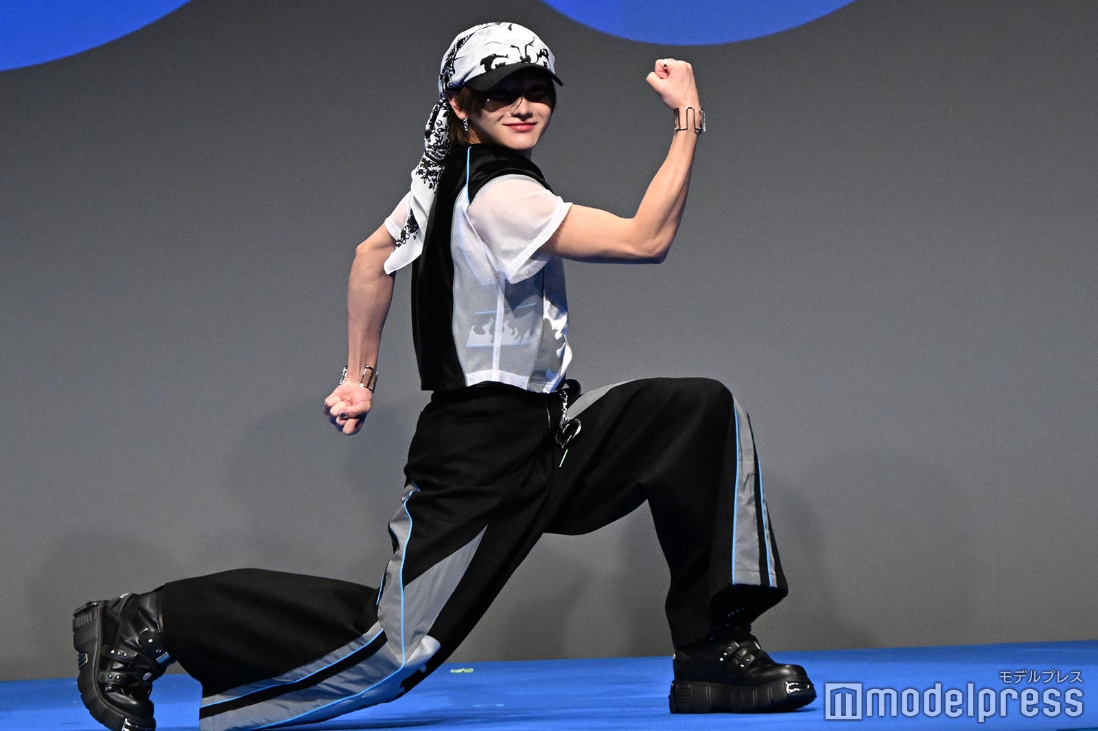 デビューへの喜びをポーズで表現した雅久（GAKU）（C）モデルプレス