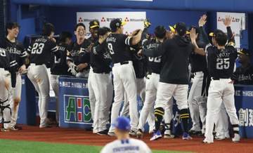 【解説】守備要員が勝ち越し弾 2年前のソフトバンクとは勢いが違う 底力を感じさせる逆転勝ち