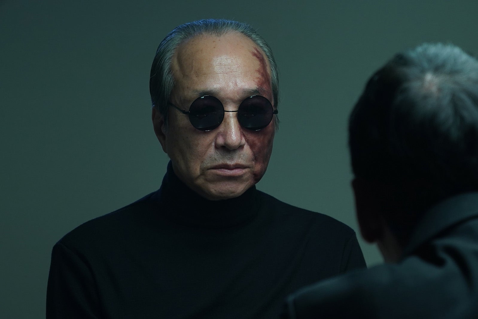 小日向文世「降り積もれ孤独な死よ」第2話より（C）井龍一・伊藤翔太／講談社（C）ytv