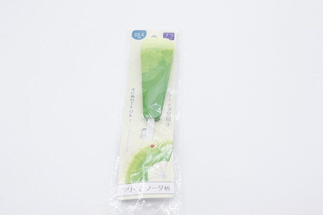 100均セリアのプラスチック扇子1