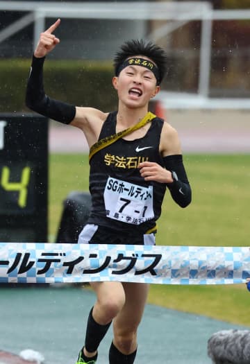 【高校駅伝】初Vの学法石川 1年生アンカーが強心臓！優勝インタビューで先輩に「やってやりましたよって伝えたい」松田監督も「度胸がいい」で起用
