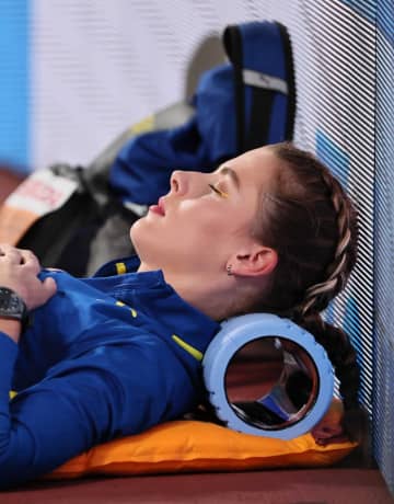 「神に選ばれしスタイルの良さ」世界陸上で話題“眠れる森の美女” すらりデニムコーデの最新姿に反響「プリンセスすぎる」「信じられない美しさ」