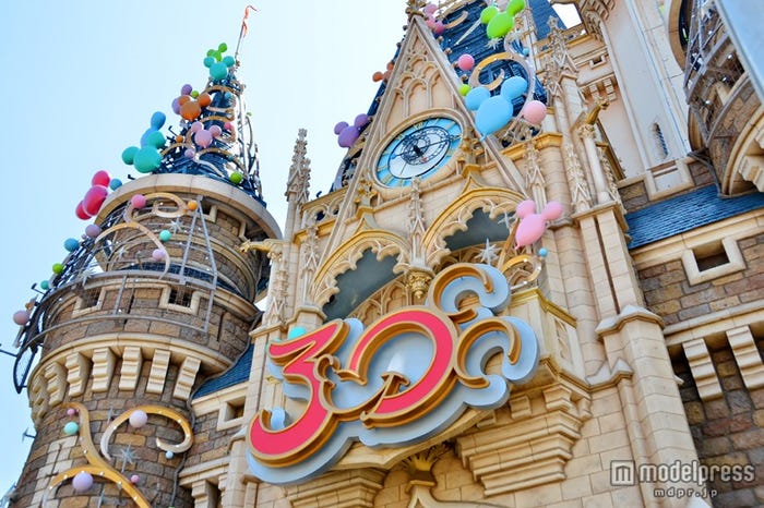 ハピネスバルーンに彩られたシンデレラ城