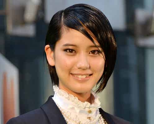 長澤まさみの妹分・山崎紘菜、ミニスカで美脚アピール 「第26回東京国際映画祭」で新境地