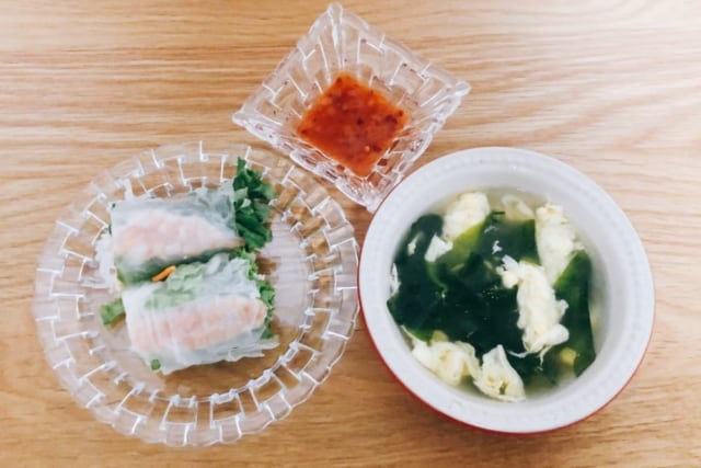 成城石井　海老の生春巻きとわかめスープ