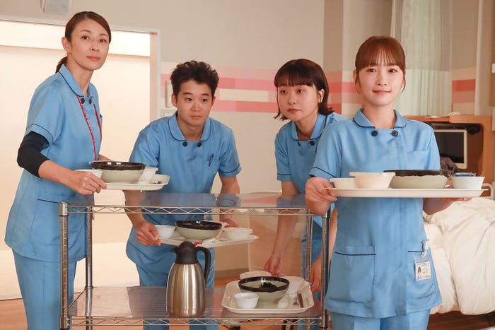 水野美紀、矢本悠馬、吉住、川栄李奈(C)日本テレビ