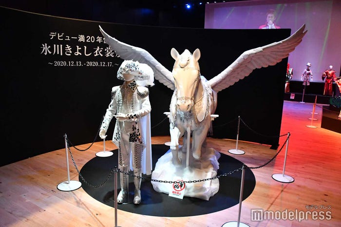 「氷川きよし デビュー満20年記念 氷川きよし衣裳展」 (C)モデルプレス