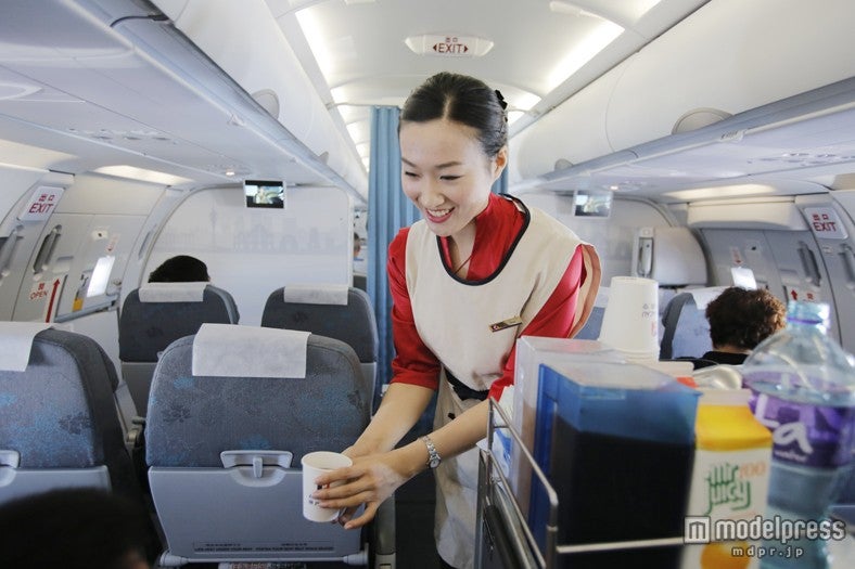 CAさんが笑顔でお出迎え