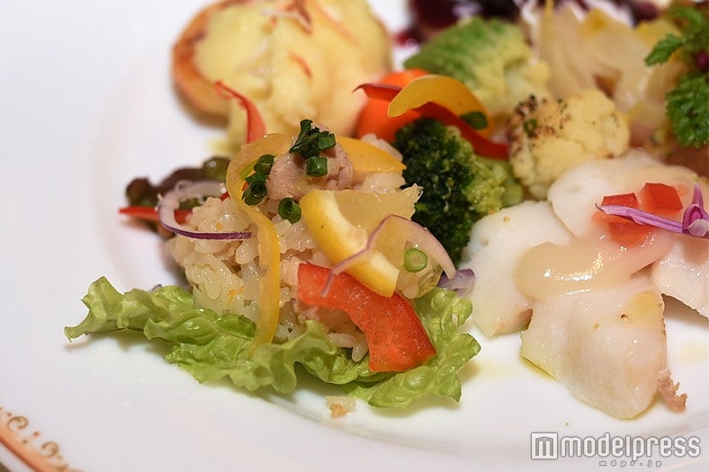 チキンとレモンのピラフ（C）モデルプレス