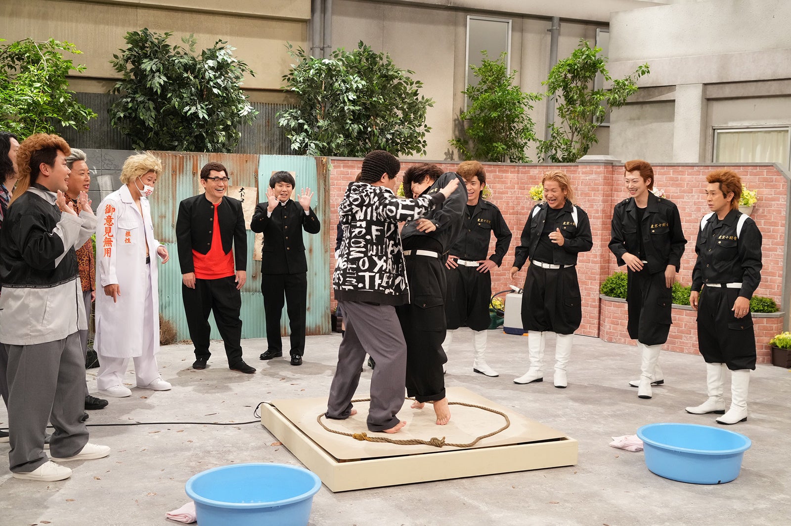 「マジガマン」（左から）岡部大、粗品、松尾駿、長田庄平、飯尾和樹、秋山寛貴、せいや、村上健志、藤森慎吾、川島ofレジェンド、金田哲、亘健太郎（C）フジテレビ