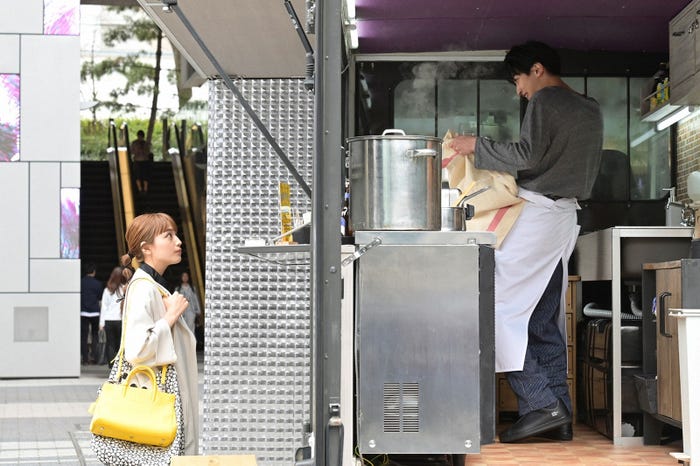 川口春奈、横浜流星 「着飾る恋には理由があって」第2話より(C)TBS