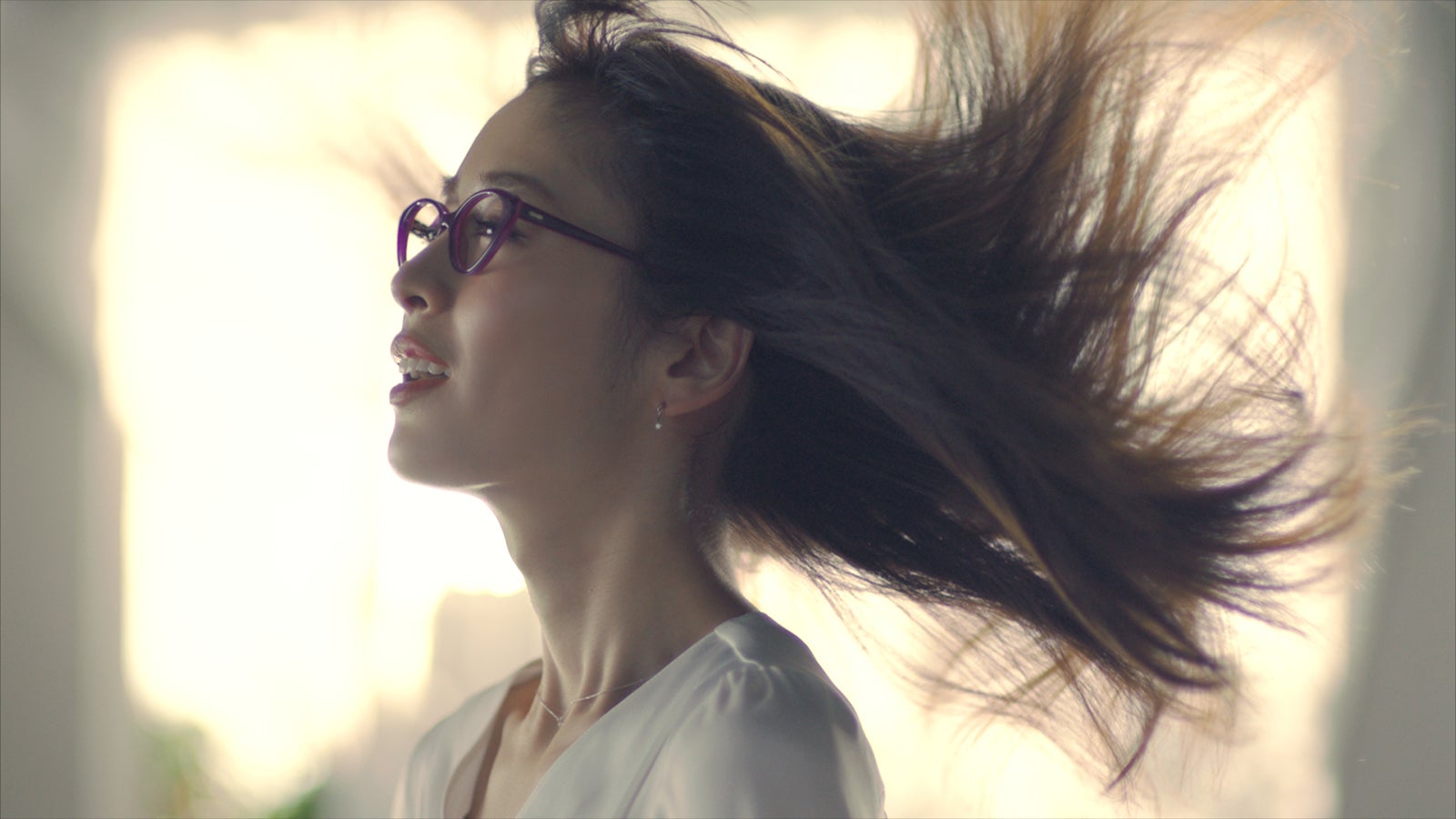 泉里香／「家庭教師」篇より（提供写真）