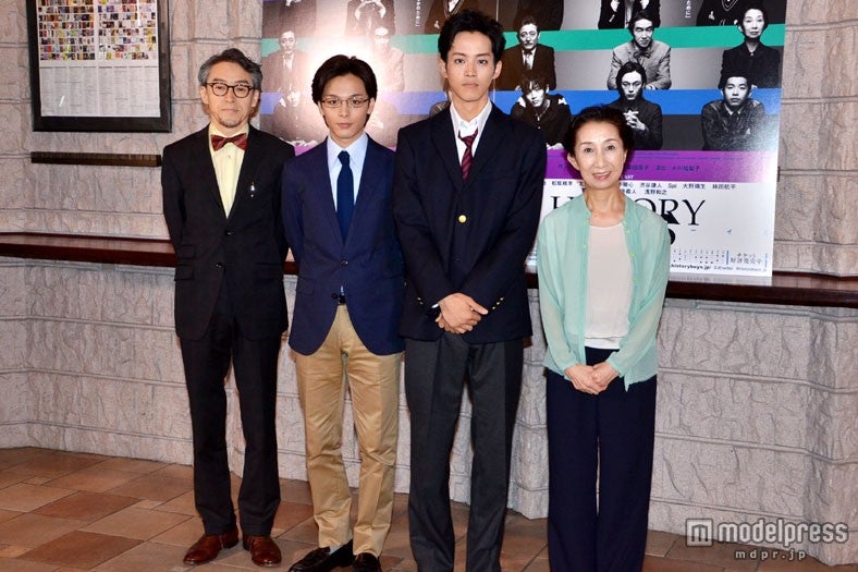 （左から）浅野和之、中村倫也、松坂桃李、鷲尾真知子