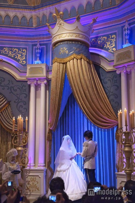 画像2 3 Tdlシンデレラ城で初の結婚式 ミッキーも2人を祝福 モデルプレス