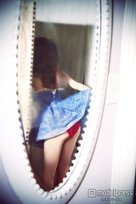 梨花、“美尻”あらわに　ケイト・モスに続く日本人初の快挙