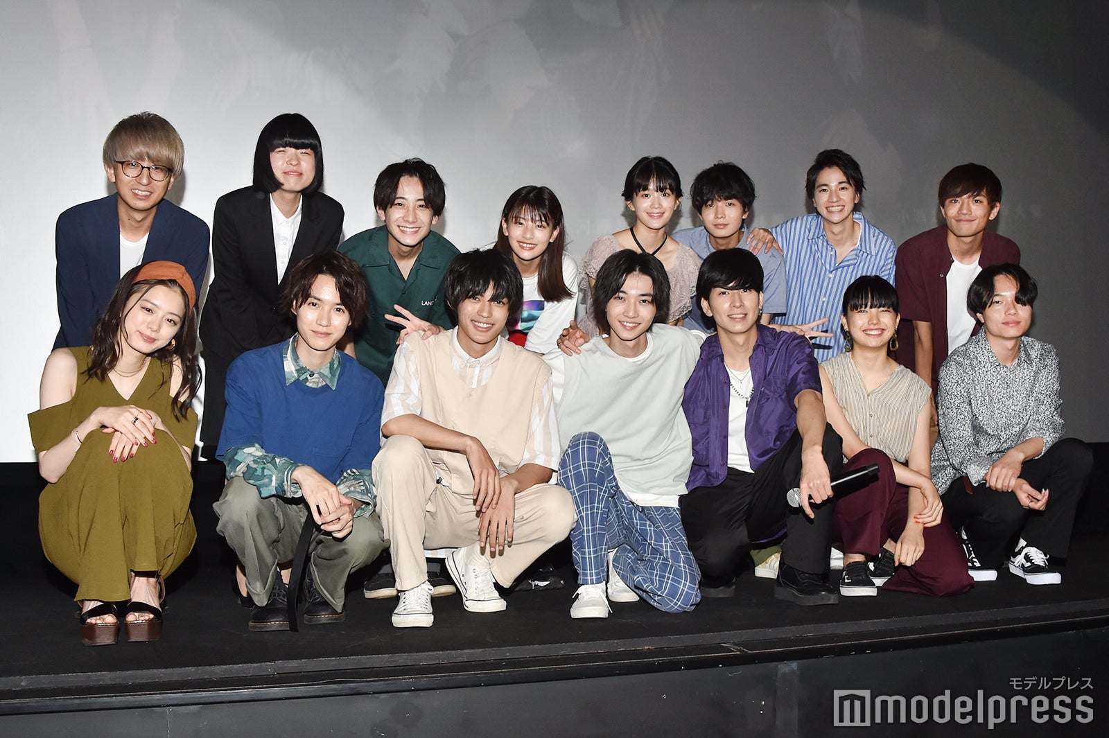 前列左より：紺野彩夏、小越勇輝、神尾楓珠、小野寺晃良、長谷川慎、上原美矩、大橋ちっぽけ
後列左より：木村真人氏、大河原恵、小西詠斗、出口夏希、若林薫、青木柚、木戸大聖、森永直人氏（C）モデルプレス