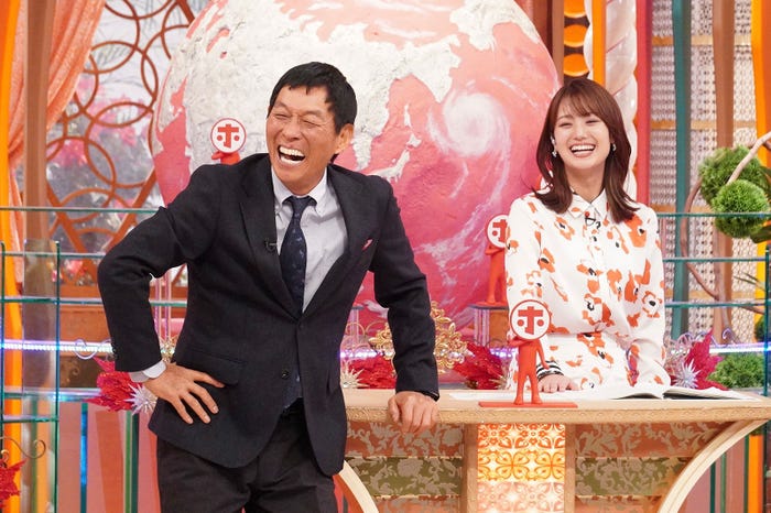 明石家さんま、井上清華アナウンサー(C)フジテレビ