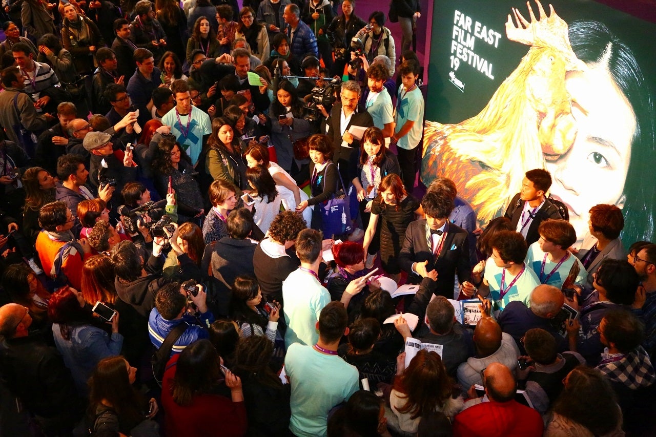 上映後には観客が殺到（C）2017フジテレビジョン　東宝　FNS27社