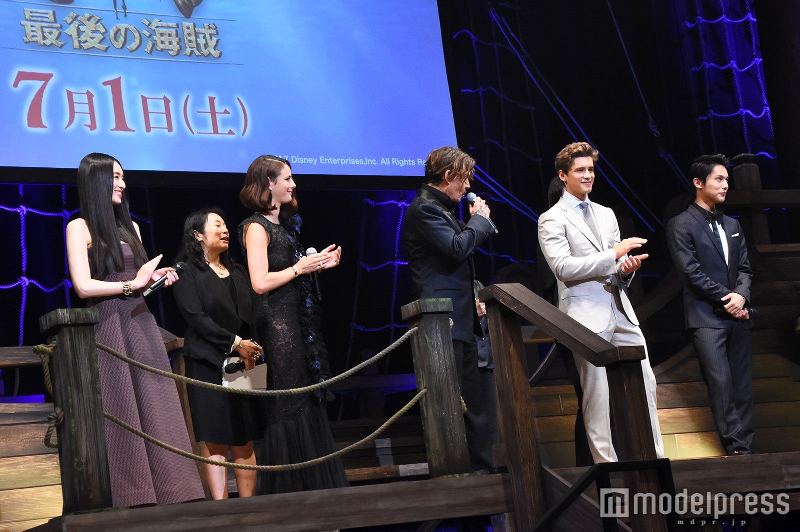 （左から）栗山千明、カヤ・スコデラリオ、ジョニー・デップ、ブレントン・スウェイツ、中川大志（C）モデルプレス